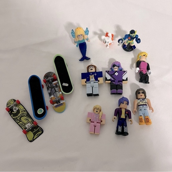 Roblox‎ Lot of Figures Accessories and Misc Toys Skateboards Playtime EUC - Picture 1 of 5